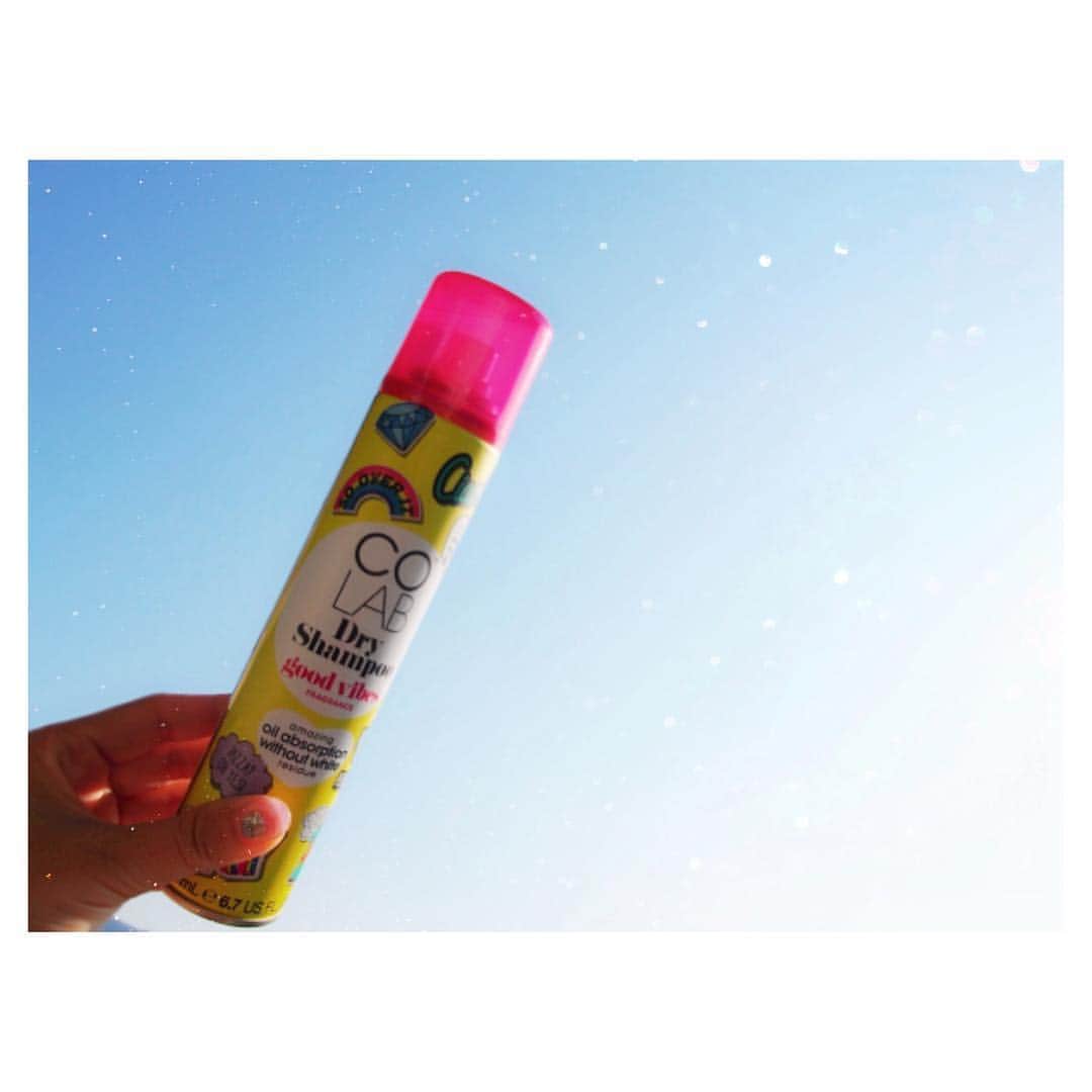のインスタグラム：「. ＼ おはようございます ／ . 先月リリースされた、 #コーラボ @colab.japan  #ドライシャンプー . 今作もPOPで可愛い🦄💓 ＂Good Vibes ＂は、 @plazastyle #plaza限定 で発売中だよー！ . 髪の根元･頭皮にスプレーして 揉み込むようにマッサージすると シャンプーした後みたいに さらふわヘアーが復活🍋 . 暑くなってくると 汗や湿気で髪がへなへな～ と、なっちゃうので助かる✨ . #plaza #プラザ @plazastyle で、 チェックしてみてね✔ さてと！今日も仕事っ！🤣 . #コスメ #ヘアケア #ヘア #シャンプー #メイク #pr」