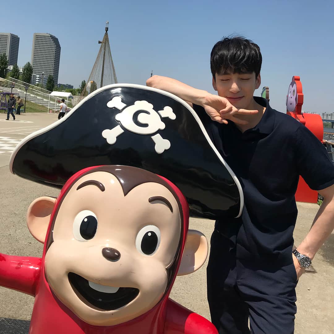 クウォンのインスタグラム：「#🙊」