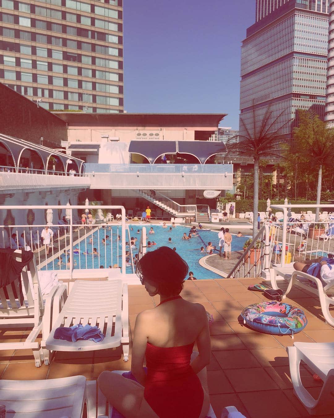 菊井亜希のインスタグラム：「#pool🏊‍♀️ 皆様よいGWをお過ごしくださいませ。」