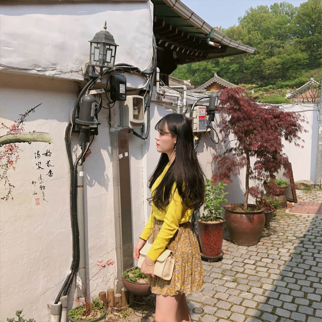 ウィ・ソンヒさんのインスタグラム写真 - (ウィ・ソンヒInstagram)「노랑  좋아🌼✨ #위시 #wish」5月4日 16時34分 - _seong_hee