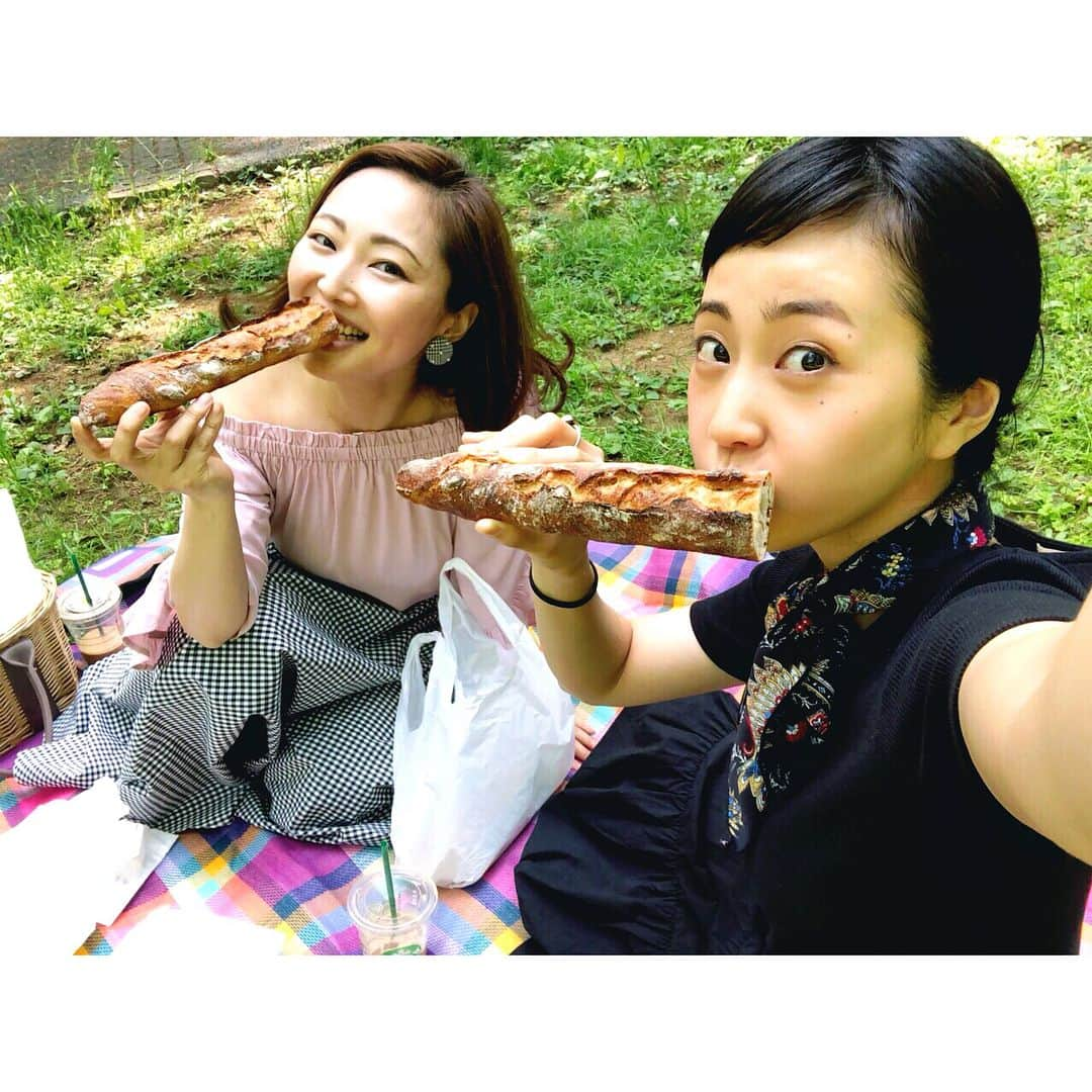 木南晴夏さんのインスタグラム写真 - (木南晴夏Instagram)「先日またも #ブーランジェリーパティスリートレトゥールアダチ さんへ  アダチさんオススメのスエドワサンド🥪 初めて食べたけど ほんのり甘くて柔らかいホットケーキのようなパンのサンドイッチ とても新鮮で美味しかったーっ 行くたびに新しい発見と感動を与えてくれるパン屋さんです🙈」5月4日 17時20分 - kinamitopan