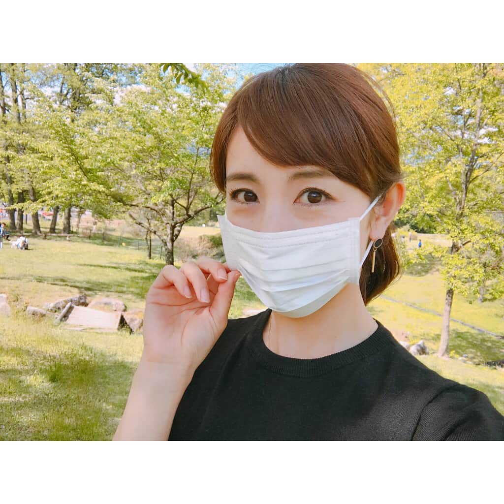 のインスタグラム：「♡ * スズラン株式会社(@lilybell.suzuran )様の マスクプレゼントキャンペーンで応募していたマスク◡̈⃝ * 敏感肌の方でも安心して使えるコットン100％のマスク♡ * 頬にあたるマスク部分がとっても優しく、 着け心地がよくてお気に入り♪ * マスクは常にバッグに入れているので、 清潔な個包装なのもうれしいです！ * * #lilybell #スズラン #マスク #プレゼント #pr」