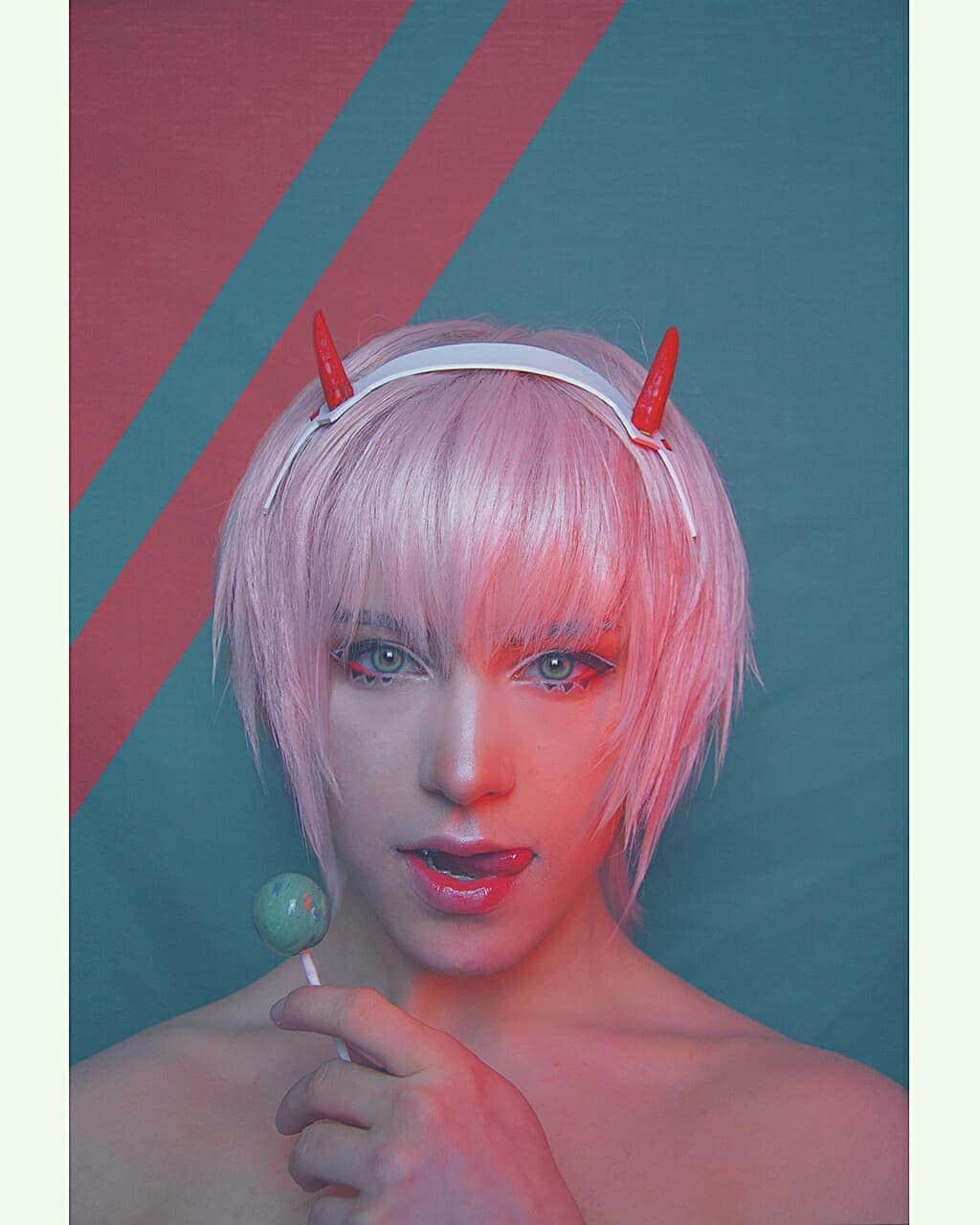 Geheさんのインスタグラム写真 - (GeheInstagram)「✨Darling!!!✨ Tried male! ZeroTwo from #DarlingInTheFranXX  because I love that turquoise+pink combo 👀 There's some highlight and lipgloss going on 🍭」5月4日 21時42分 - geheichou