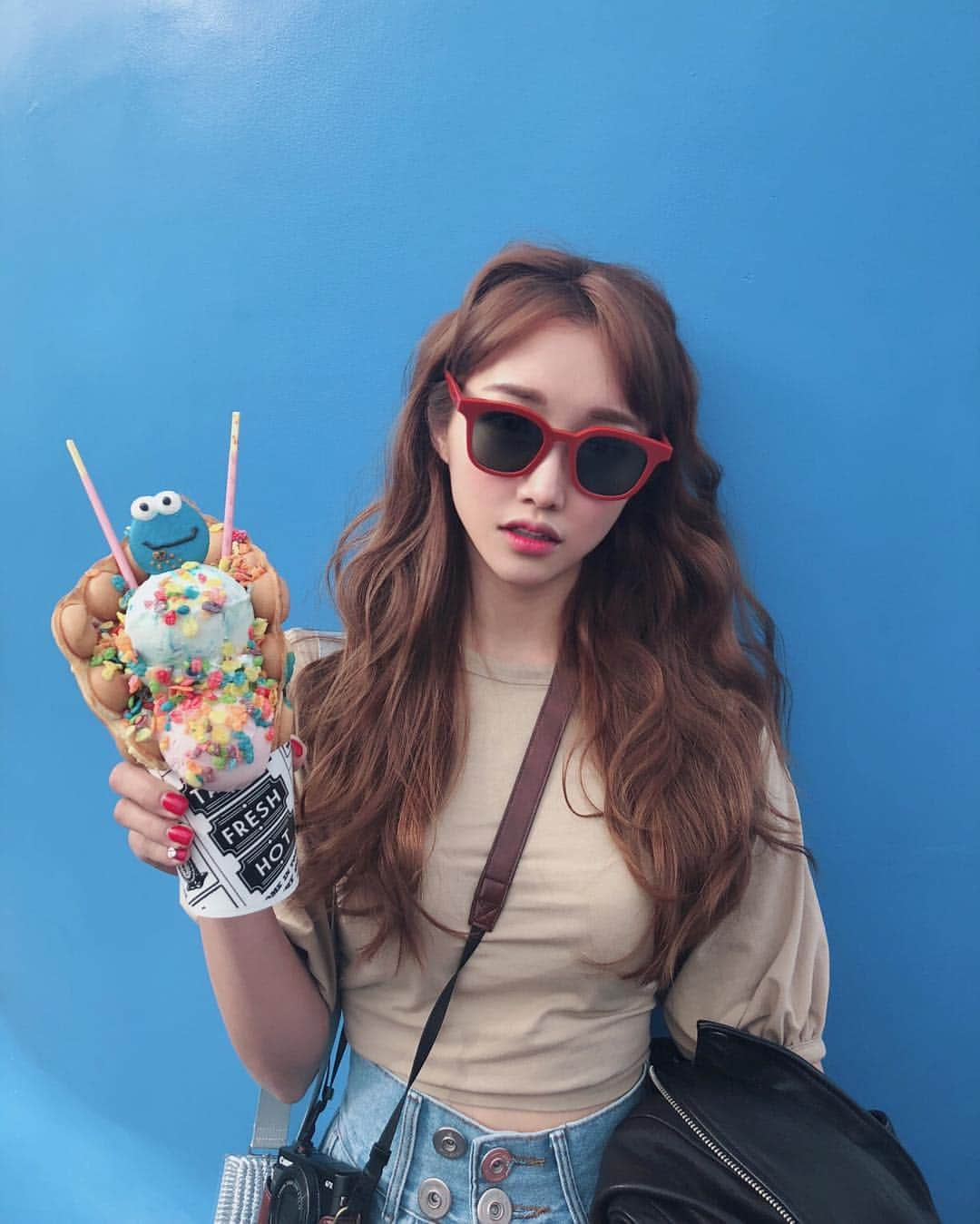 COCO さんのインスタグラム写真 - (COCO Instagram)「New vlog is up on youtube! :) click direct link on my profile 😎 #icecream #💙」5月5日 8時26分 - rilaccoco