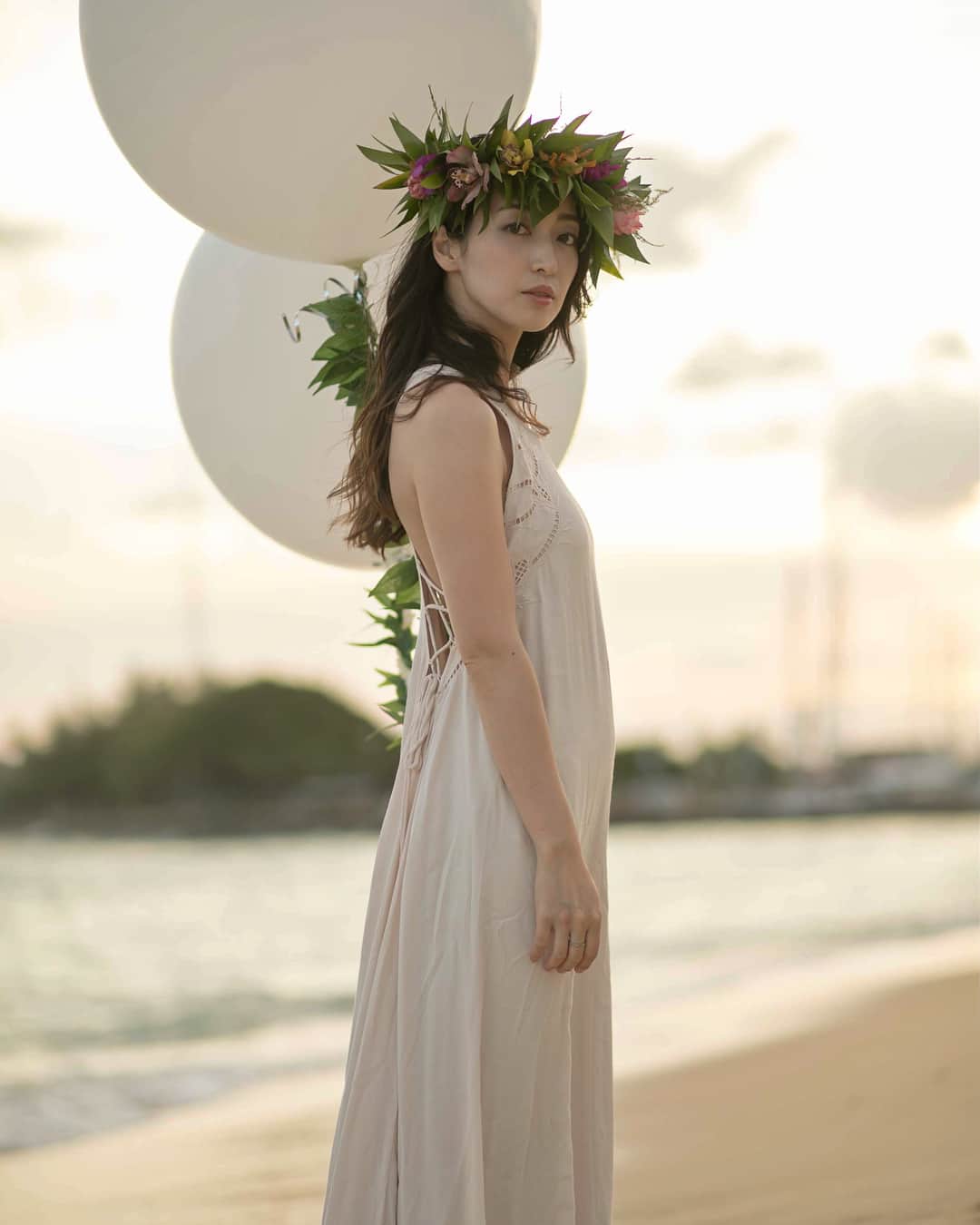 上野なつひさんのインスタグラム写真 - (上野なつひInstagram)「ここの花飾りホント好き🌺 #特注 #hawaii  #昔の写真 #日本にいます #balloons  #なつひhawaiitime」5月5日 0時08分 - natsuhi