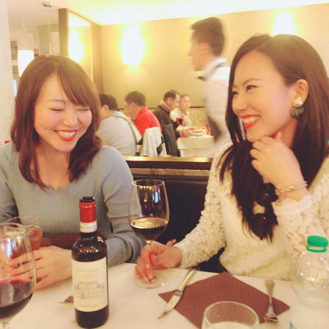 長嶺菜菜子のインスタグラム：「. ヴェネツィア🇮🇹でのランチ🍽 . 相変わらず昼から飲んでます🍷🙏🙏 . . #インフルエンサー #インスタグラマー #イタリア旅行 #イタリアヴェネツィア #ヴェネツィアランチ #昼からワイン #幸せの旅行 #旅行好き #アクティブ #姉妹 #沖縄出身 #うちなんちゅ #八重歯 #でこっぱち」