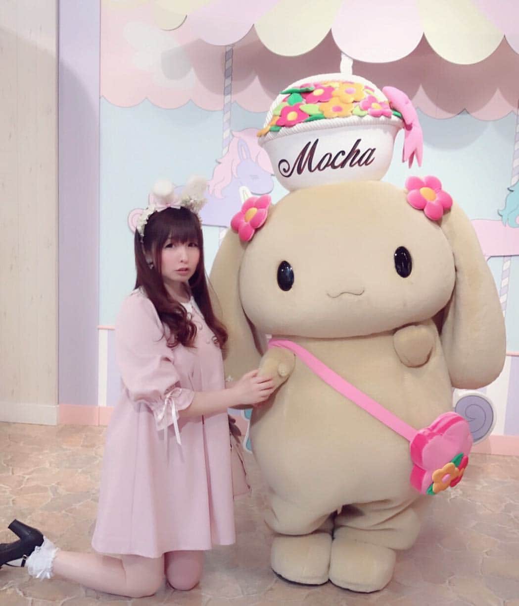 伊藤芽衣さんのインスタグラム写真 伊藤芽衣instagram サンリオピューロランド の キャラクターグリーティング モカちゃん とも お写真撮れたよ サンリオさんの キャラクターは どのこもかわいくて ポージングも上手 癒やされました E