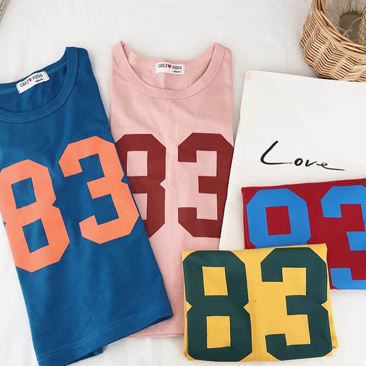OmoteUraのインスタグラム：「. .  number T-shirt🍕¥1600 . . . . #韓国#韓国子供服#子供服#韓国通販 #子供#こども#キッズ#女の子 #キッズ服#子ども服#親子#親子コーデ#fashion#kids#kidsfashion #dailylook#code#codenate #korea#korean#koreanfashion #koreangirl#koreankidsfashion #한국#한국아동복#아이린#어린이」
