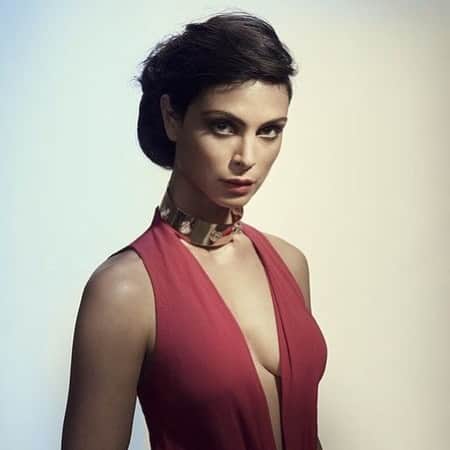 のインスタグラム：「she looks stunning here i love you Morena ❤️ Follow @baccarin.morena (me) for more! @morenabaccarin #morenabaccarin #leethompkins #gotham #vanessacarlysle #copycat #deadpool #batman #lesliethompkins #brunette #actress #model #beautiful #gorgeous #stunning #marvel #dc #photography #photoshoot #firefly #inaraserra」