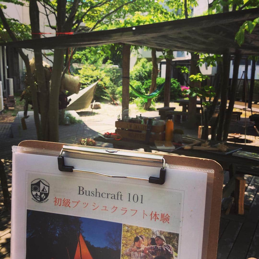 里山ホテル ときわ路さんのインスタグラム写真 - (里山ホテル ときわ路Instagram)「#Japan_Bushcraft_School ( #JBS ) 主催による #ブッシュクラフト #ワークショップ が、ゴールデンウィーク期間中、 #里山ホテルときわ路 で開催されています。 第一弾としてお手軽「ロープワーク◆シェルター講座」と「親子で火起こしカフェ」が初お目見え。今後もJBS公式カリキュラム開催企画中ですので乞うご期待！  #bushcraft #morakniv #マシュマロ #火起こし #焚火 #パラコード #自然が子育てをする #キャンプ #アウトドア #楽しみながら自然と命の大切さを知る #ゴールデンウィークの過ごし方」5月5日 13時08分 - satoyamahotel