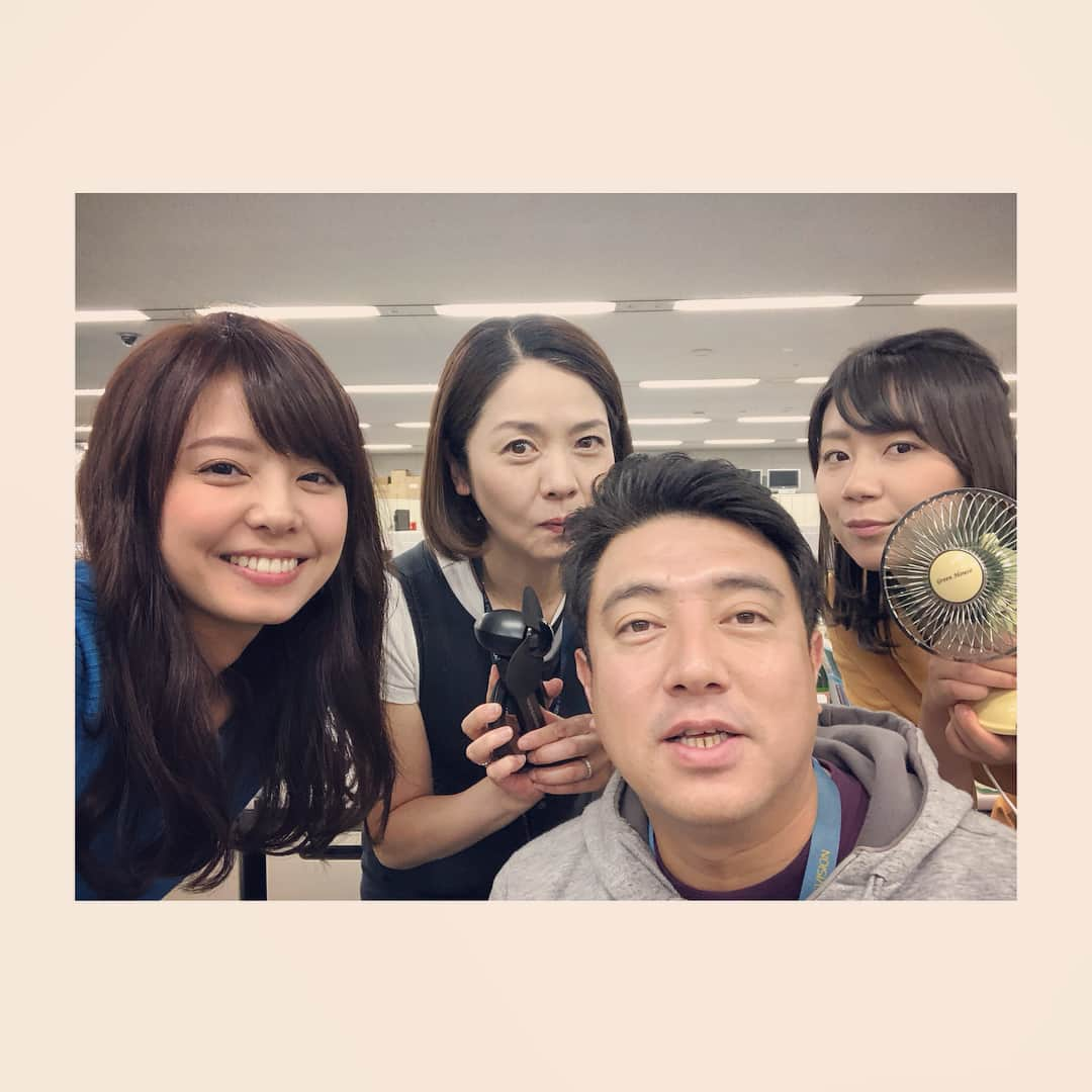 宮澤智さんのインスタグラム写真 - (宮澤智Instagram)「★ めざましどようび終わり、、 佐野さんを囲んで。 西山さんと新美ちゃんは 暑がりの佐野さんに扇風機で風を！！ でもそんな佐野さんは、、 眠いのです。 #めざましどようび #佐野瑞樹 アナ #西山喜久恵 アナ  #新美有加 アナ #次の仕事への移動まで #5分だけうとうと佐野さん😴」5月5日 14時15分 - tomo.miyazawa