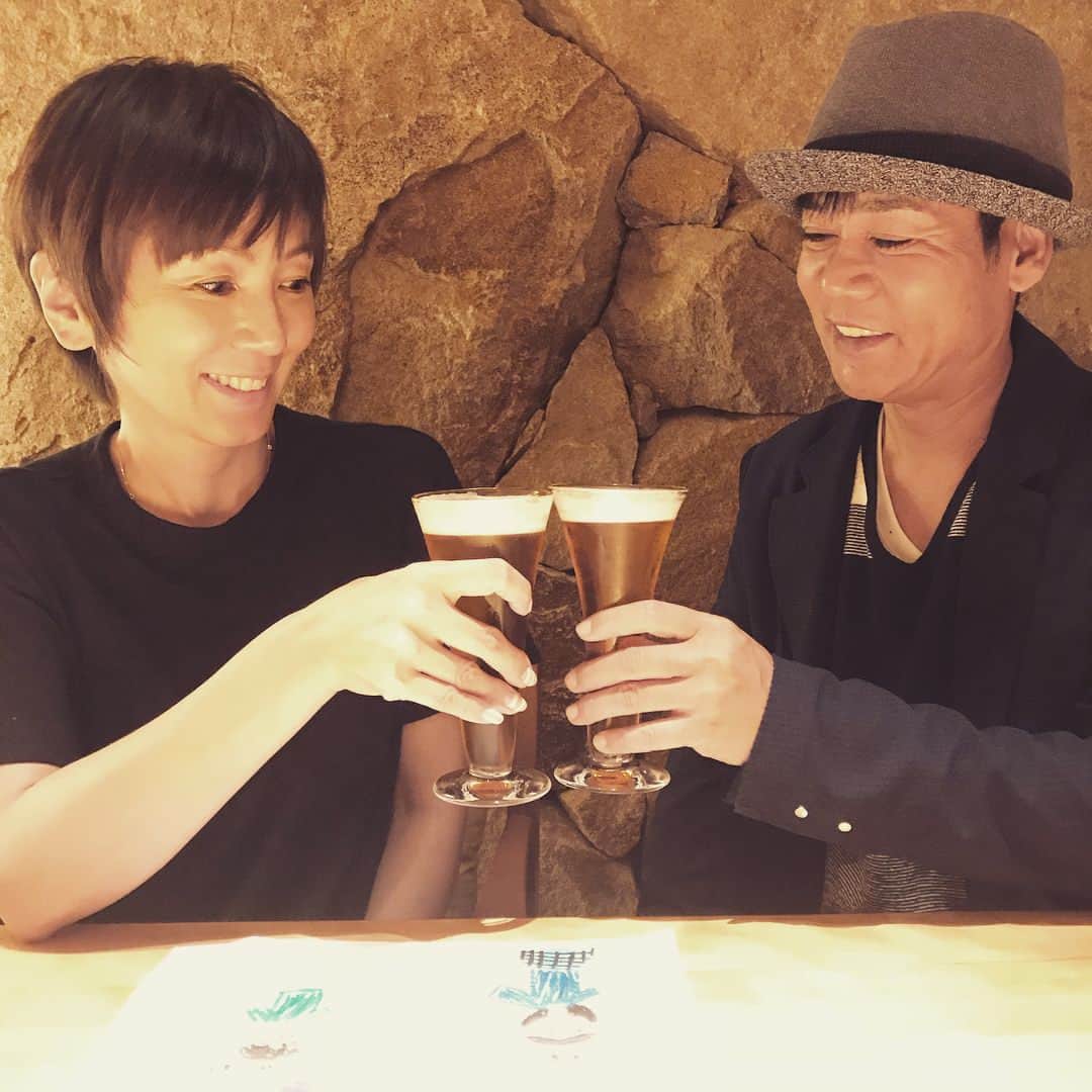 名倉潤のインスタグラム：「結婚13年結婚記念日😊 家族で食事😃 #いつもありがとう #こんな男ですけどこれからもよろしく #娘が描いてくれた絵」