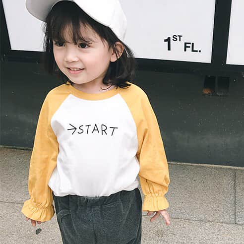 OmoteUraのインスタグラム：「. . raglan sleeves T-shirt🍿¥1600 . . . . #韓国#韓国子供服#子供服#韓国通販 #子供#こども#キッズ#女の子 #キッズ服#子ども服#親子#親子コーデ#fashion#kids#kidsfashion #dailylook#code#codenate #korea#korean#koreanfashion #koreangirl#koreankidsfashion #한국#한국아동복#아이린#어린이」