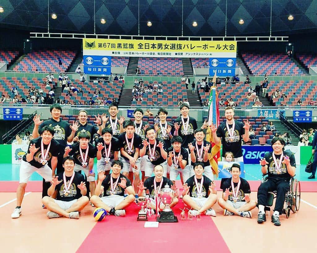 伊賀亮平のインスタグラム：「今シーズン最後の大会勝って終えることができました！応援ありがとうございました！ #三冠#Irie#happy#わっしょい」