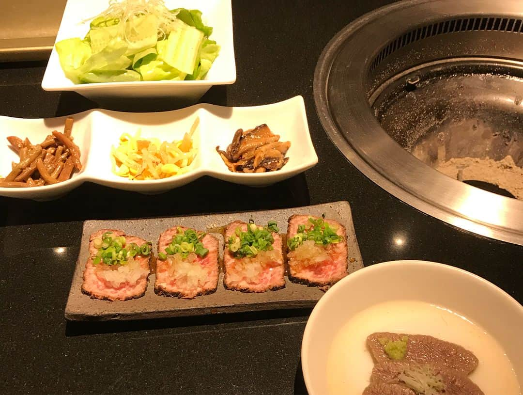 平田亮介さんのインスタグラム写真 - (平田亮介Instagram)「祐希帰ってきたからちょっと贅沢にいいお肉を食べに行きました✌️全く久々感がなかった😂2人の色んな話を聞いて俺も頑張ろうって思えました！またお互い頑張ろ〜😎 #麻布十番 #六本木 #焼肉の後は安定のカラオケ」5月6日 0時45分 - ryosukehirata