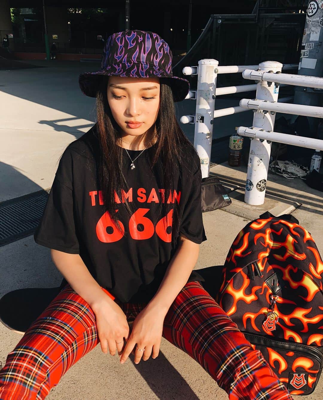 浅谷珠琳のインスタグラム：「@team_satan_skateboarding ❤️🔥 @newerajapan 💜🔥 @nbnumeric_japan 🖤🔥」