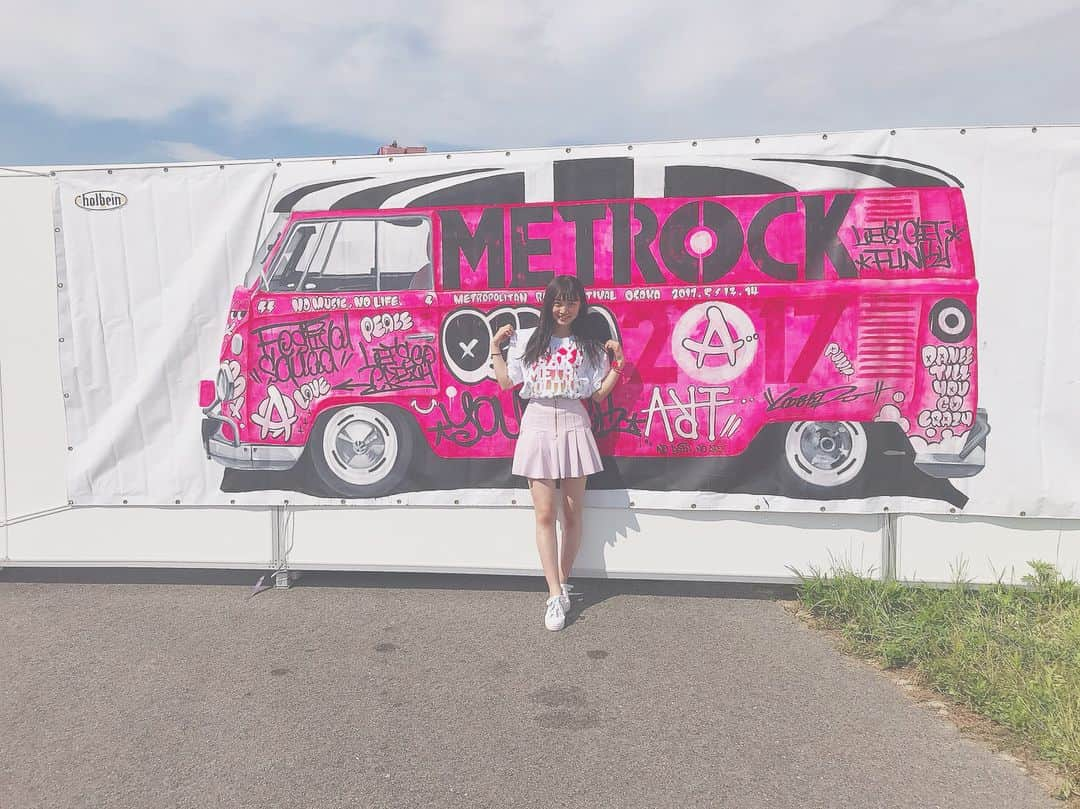 山本彩加さんのインスタグラム写真 - (山本彩加Instagram)「今日は、 #METROCK2018大阪 に行かせていただきました！！！！ たくさんのアーティストさんが出演されていてお客さんも本当に多くて賑わっていました😆  ステージは3つあったんですが、どこもすごい盛り上がりでとっても楽しかったです！！！！ 彩さんのステージを見させていただきました！本当にかっこよくて。。。 感動しました😭😭😭 こんな偉大な先輩が近くにいるのでいいところをたくさん盗みたいと思います！！！！ #メトロック大阪 #フェス #山本彩 #本郷柚巴」5月20日 21時29分 - ayaka48_yanyan