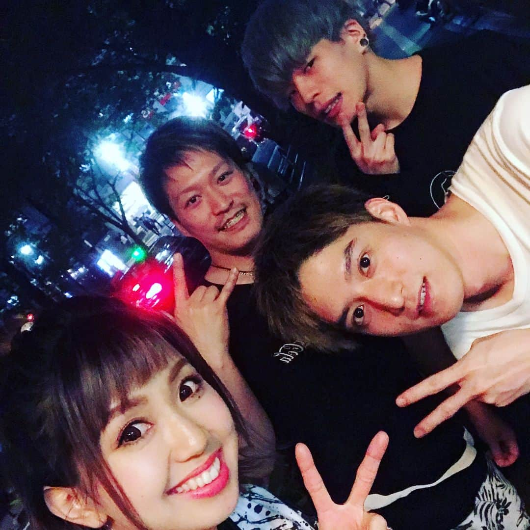 名倉かおりさんのインスタグラム写真 - (名倉かおりInstagram)「ChewingHigh!! FriendsPartyvol.8 平日にもかかわらず会いにきてくれた皆さんありがとう〜！！(^^) 初めてみるバンドの音楽を聴いて笑顔になったり口ずさんだり、手拍子したり、そういうフロアの様子が純粋にめちゃくちゃ嬉しかった！！ だってちゅーはいのフレンズは、いい音楽やってる人ばっかりなんだもん〜！😍🌈💗 いや〜本当いい音楽ばっかの1日で時間が盛りなしであっという間だった！！ のこり主催3本がんばるー！ 次回は6/2綾野の兄貴の地元町田でライブだよー！☆ #cwh #chewinghigh #rock #band #music #shibuya #ruidok2 #ruido #mazicstar #aya #sakohata #theleaps #cjli #cj #guitar ＃friends #party #live #japan #渋谷 #渋谷ruidok2 #主催 #企画 #５ヶ月連続 #ワンマン に向けて #頑張る」5月20日 21時29分 - kaori1217_chewinghigh