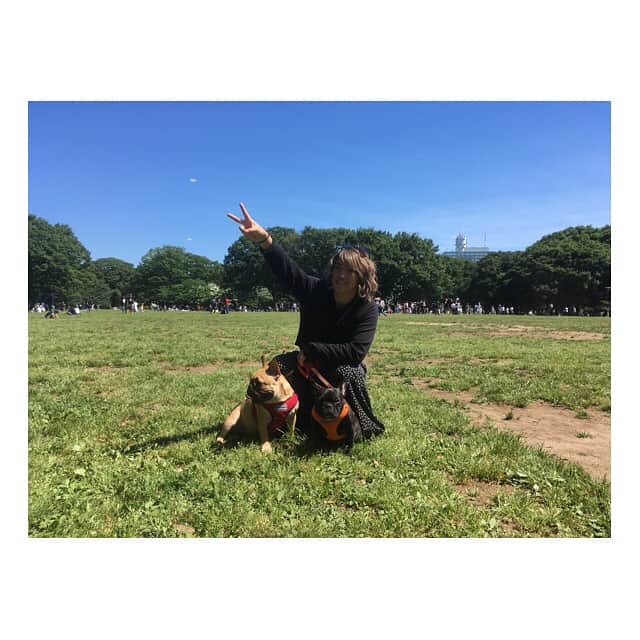 RENA（久保田玲奈）さんのインスタグラム写真 - (RENA（久保田玲奈）Instagram)「代々木公園最高に気持ちよかった❤️ #休日 #ドッグラン #おはぎ #みたらし #フレンチブルドッグ #フレブル #代々木公園 #gopro #goproのある生活」5月20日 15時18分 - sb_rena