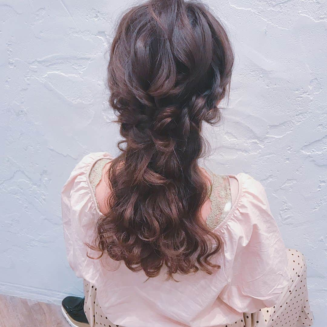 金子真由美さんのインスタグラム写真 - (金子真由美Instagram)「* hair  arrange * インスタライブありがとうございました♡ 今回は @ayaaa0214 ちゃんをNEOハーフアップに * 作り方はストーリーに24hですが載っております、ぜひ☝️ * * #かねこアレンジ #ヘアアレンジ #NEOハーフアップ #ハーフアップ #簡単アレンジ #インスタライブ」5月20日 22時00分 - kanekomayumi12