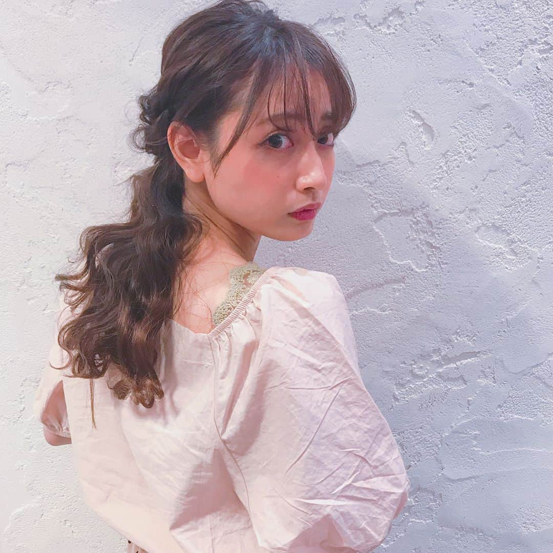 金子真由美さんのインスタグラム写真 - (金子真由美Instagram)「* hair  arrange * インスタライブありがとうございました♡ 今回は @ayaaa0214 ちゃんをNEOハーフアップに * 作り方はストーリーに24hですが載っております、ぜひ☝️ * * #かねこアレンジ #ヘアアレンジ #NEOハーフアップ #ハーフアップ #簡単アレンジ #インスタライブ」5月20日 22時00分 - kanekomayumi12