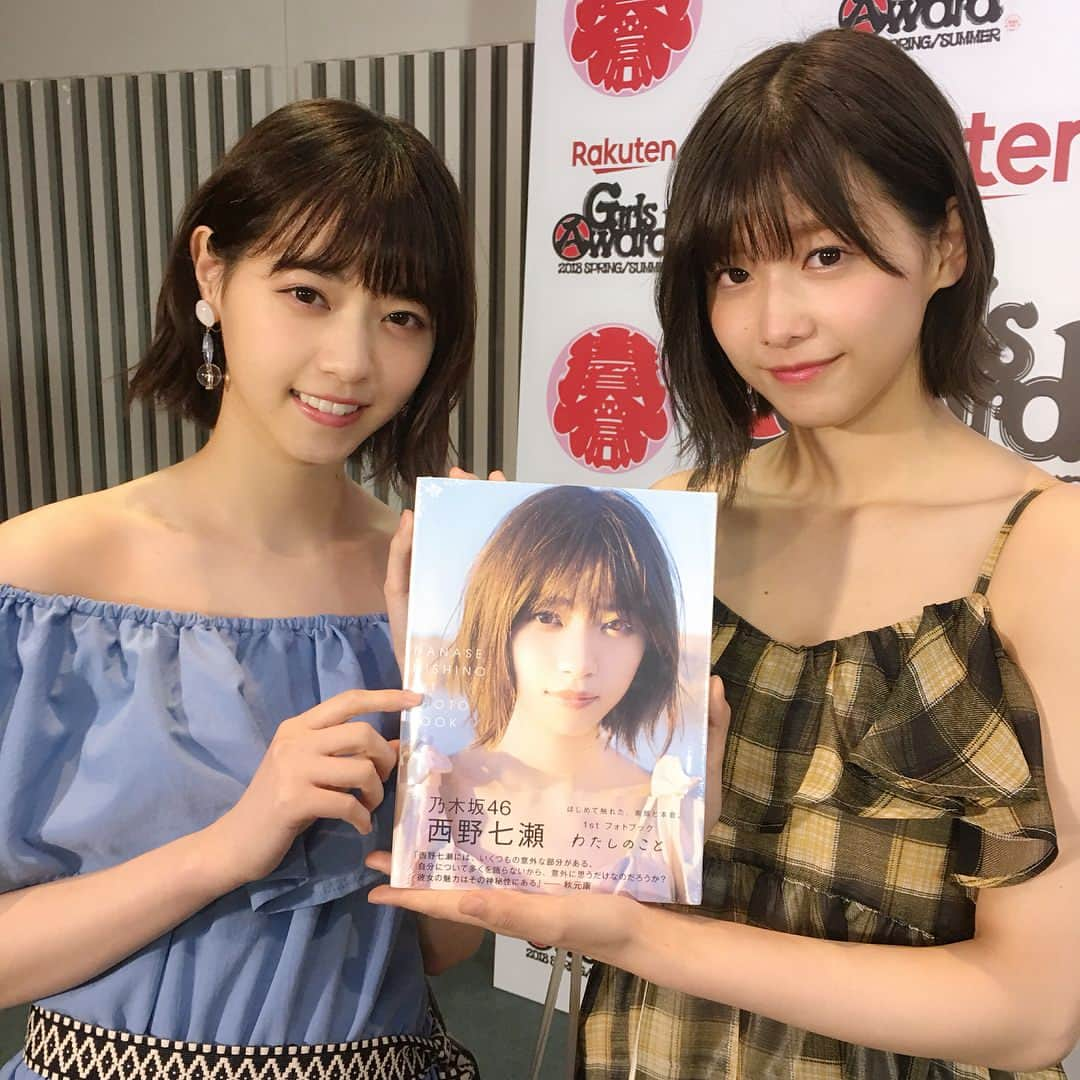 西野七瀬さんのインスタグラム写真 - (西野七瀬Instagram)「#ガルアワ 舞台裏での眼福2ショット×3💘『#わたしのこと』の「だから私たち、なぁちゃんが好き！」でメッセージをいただいたノンノモデル新木優子ちゃん＆鈴木友菜ちゃん＆渡邉理佐ちゃんへ、お礼を伝えるなぁちゃん☺︎ #新木優子 #鈴木友菜 #渡邉理佐 #ノンノ #nonno_magazine #nonno #西野七瀬1stフォトブック」5月20日 16時34分 - nanase_1st