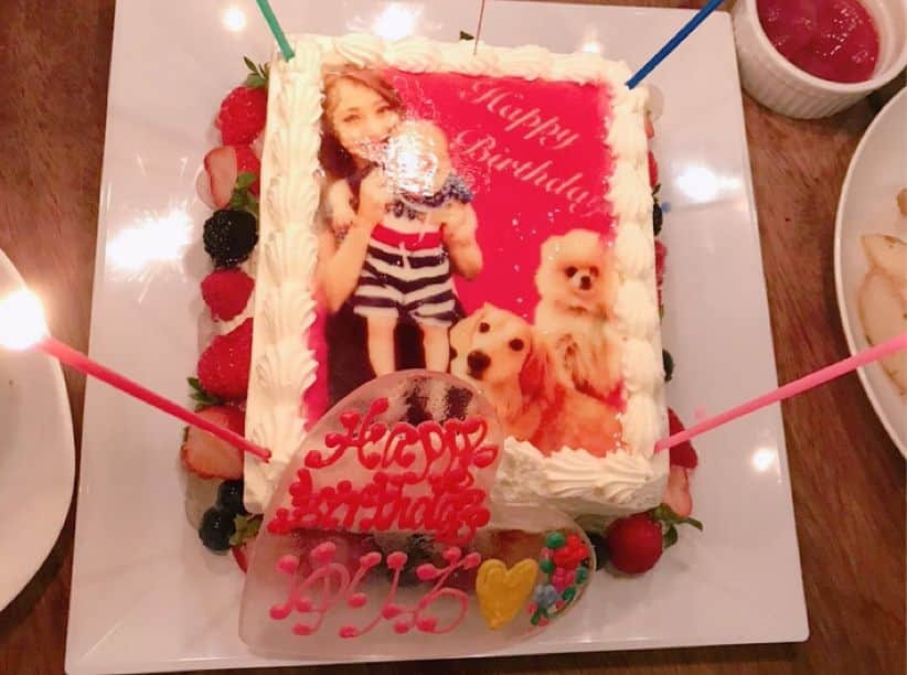 野田彩加さんのインスタグラム写真 - (野田彩加Instagram)「ゆりっち❤️ Happy Birhday🎂💕🎁✨ #bestfriends #happy #birthday  #幸せな時間 #おめでとう #❤️ #irina #cake」5月20日 16時49分 - aya.205