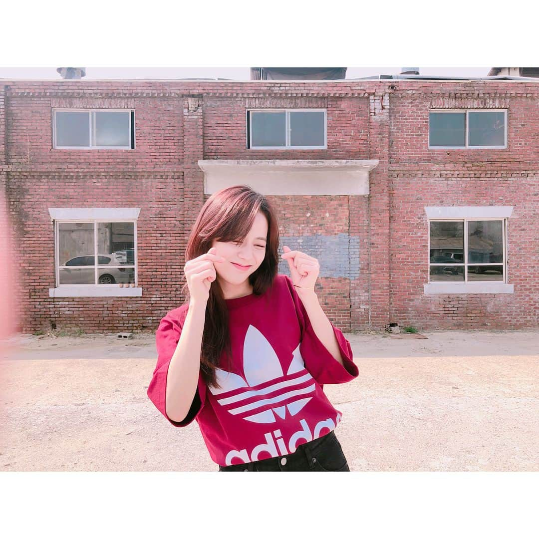 BLACKPINKさんのインスタグラム写真 - (BLACKPINKInstagram)「#BLACKPINK#JISOO#ADIDAS#마지막하튜는#블링크에게#💙#BLINK#🌹#광고」5月20日 16時55分 - blackpinkofficial