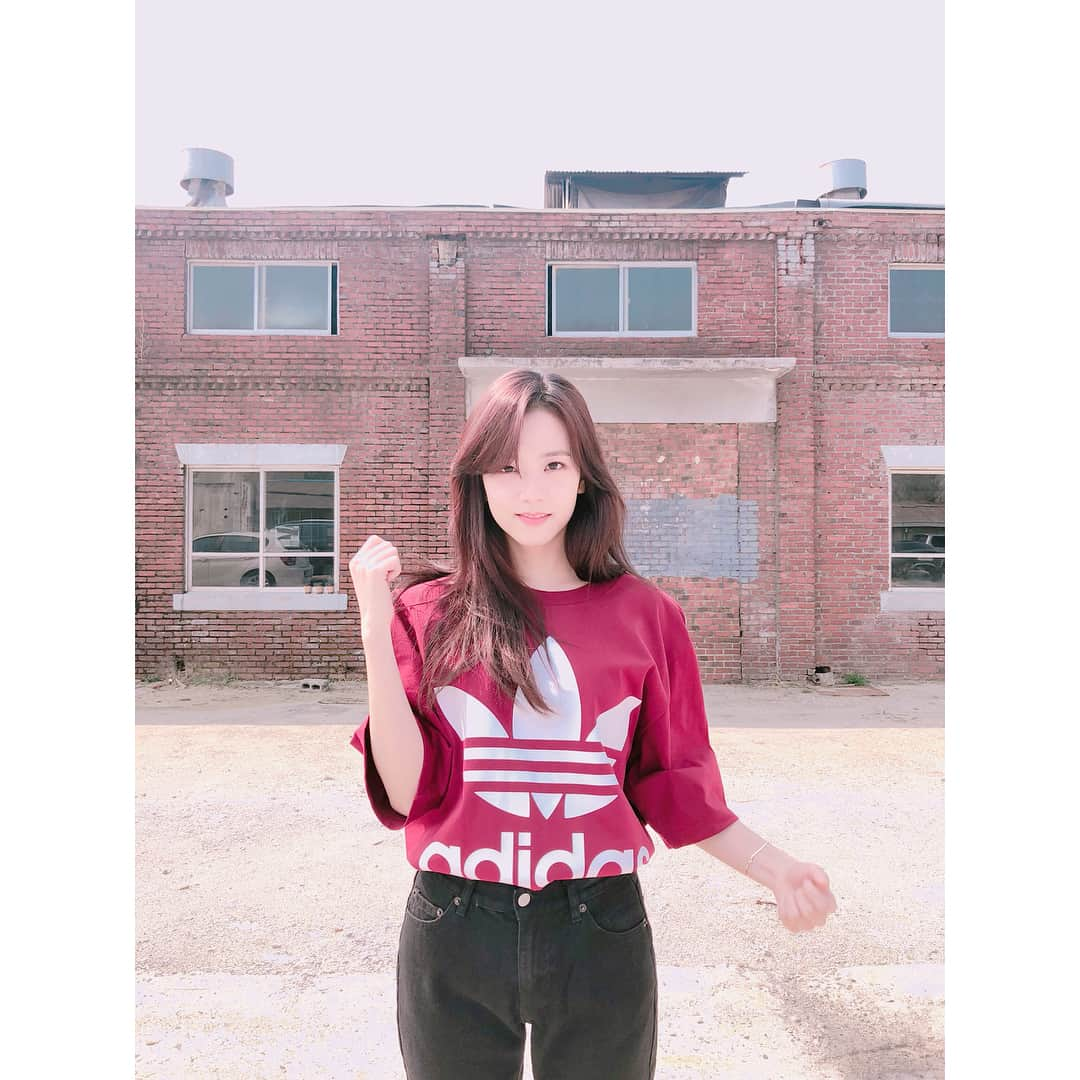 BLACKPINKさんのインスタグラム写真 - (BLACKPINKInstagram)「#BLACKPINK#JISOO#ADIDAS#마지막하튜는#블링크에게#💙#BLINK#🌹#광고」5月20日 16時55分 - blackpinkofficial