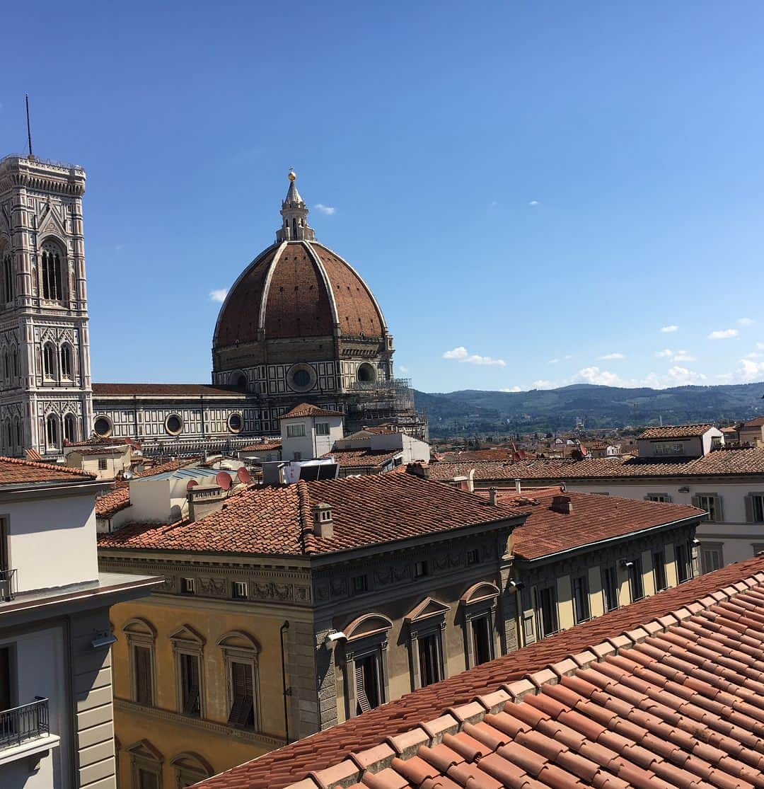 REALTA 2016.02.24のインスタグラム：「piazza  del dumoが一望  #穴場カフェ #piazzaduomo  #firenze  #今から帰ります  #旅行好きな人とつながりたい #먹스타그램」