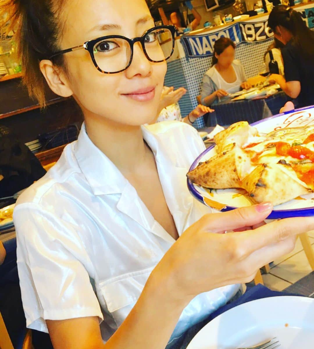 あびる優さんのインスタグラム写真 - (あびる優Instagram)「近所をお散歩したり、食べ歩きしたり、夜はサムギョプサルにしました🐷✨まったり休日最高😊💕#family#daughter#clover#love#cute#pizza#tokyotower#happy#sunnyday#家族#娘#愛娘#四葉のクローバー#愛しい#かわいい#ピザ#美味#東京タワー#幸せ#晴天」5月20日 19時32分 - yuabiru74