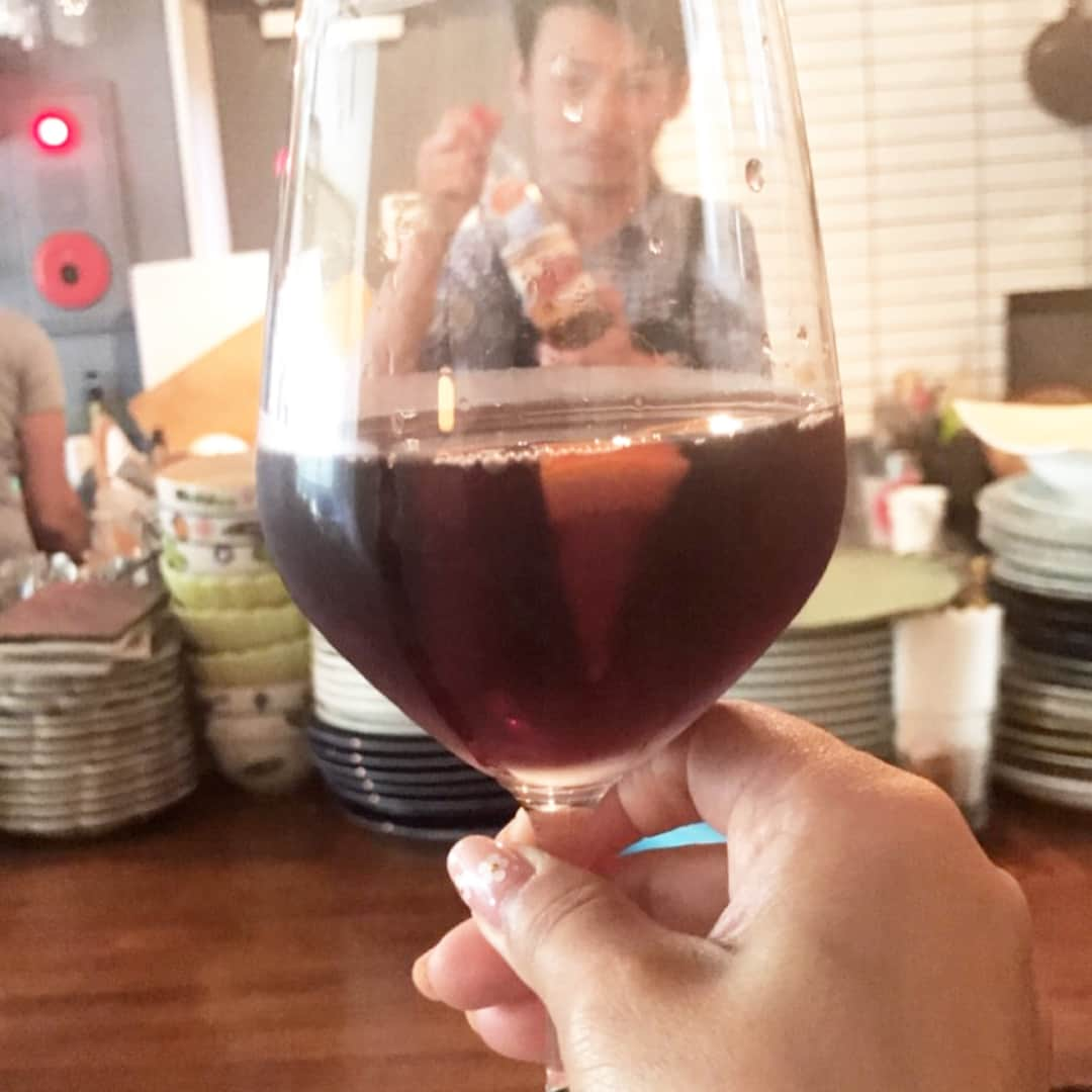 SPARAさんのインスタグラム写真 - (SPARAInstagram)「今日は街中リサーチ♡♡♡ からの 昼間から @beige_2016 飲み🍷 大好きなベージュのパクチー餃子とサングリアがあれば幸せ♡♡♡ 今日は他にも新作メニューいただきました♡ Beige（ベージュ）  静岡県浜松市中区連尺町313-5 1F  TEL:053-457-0188」5月20日 19時37分 - spara_aco