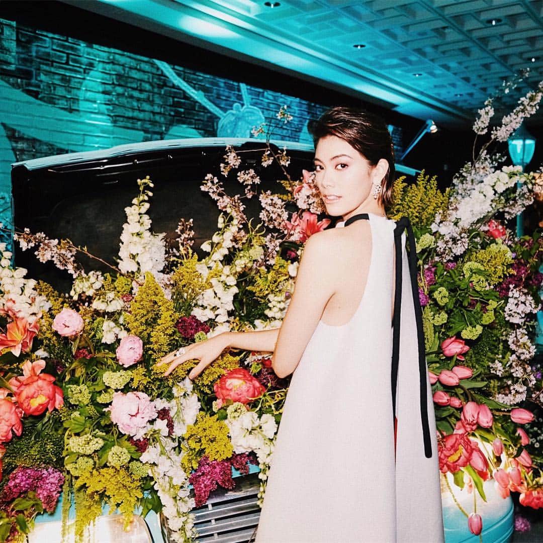森星さんのインスタグラム写真 - (森星Instagram)「Still dreaming💐 #TiffanyBlue #TiffanyPaperFlowers」5月6日 10時12分 - hikari