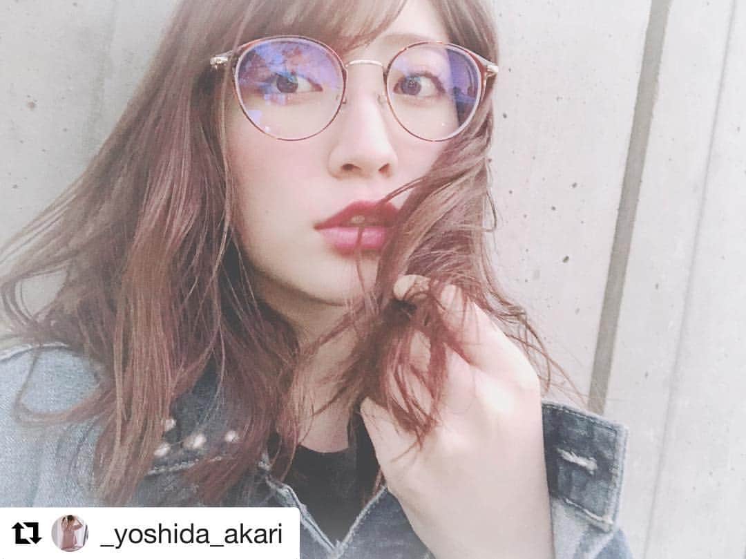 Zoff Officialのインスタグラム：「👓💞 #吉田朱里 さん💞👓 ありがとうございます💕 ライフスタイルに合わせてお好きなフレームにPCレンズやUVクリアレンズを入れてカスタム✨✨自分だけのお気に入りの一本を👓💞 どうもありがとうございます❣️💐👓 #アカリン #nmb48 🔻🔻 #Repost @_yoshida_akari with @get_repost ・・・ 朝方まで作業しながら起きてたりすることが多い今日この頃。少しでも目を休めようと思って…お仕事以外の時間はなるべく眼鏡にしようと思って、#zoff で新しいメガネ購入❤️👓 フレームのデザインも豊富で いいのいっぱいあったし、ブルーライトカットのレンズにしたから編集もこれで疲れないぞっ🙈」