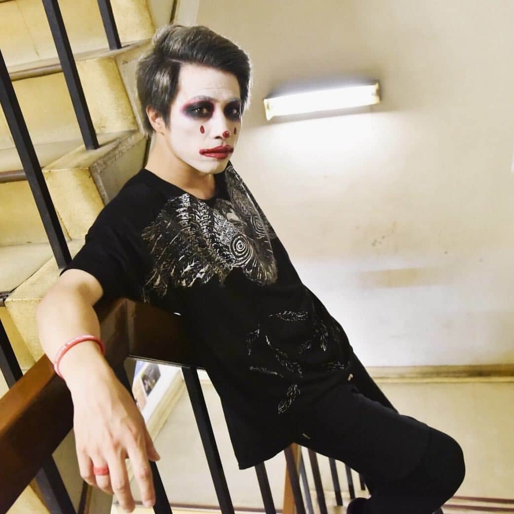 田村淳のインスタグラム：「#jealkb というバンドで10年以上活動しています。#nogod との対バンで顔白塗りにしたのですが…ハマりそうです。ちなみに白塗りはバカ殿と同じモノを使ってるという事で…全ての白塗りはバカ殿に繋がってるのだなぁと感心しました…閣下やkissはどうなんやろか？」