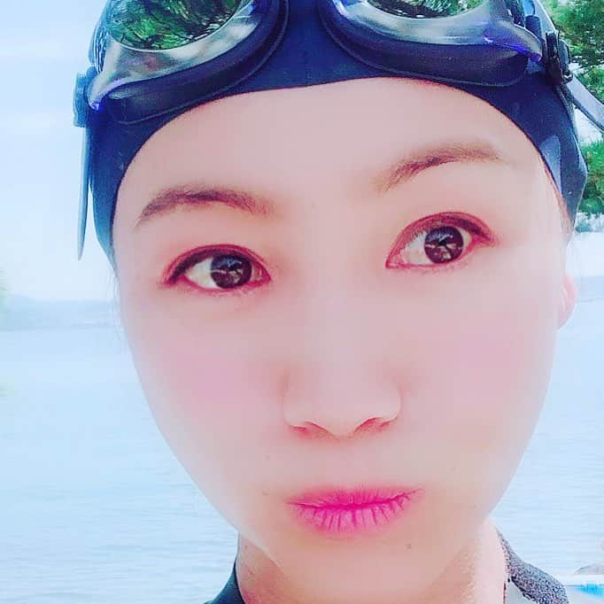 福島和可菜さんのインスタグラム写真 - (福島和可菜Instagram)「トライアスロンへ向けて、海でのスイム練🏊‍♀️ #ウエット着たから浮いたけど #苦しい #パニック #前が見えない #プールと全然違う #泳げない #練習しまくるしかない #人魚になりたい #訓練 #海 #いつか #特技は水泳です #と言いたい」5月6日 16時17分 - fukushimawakana