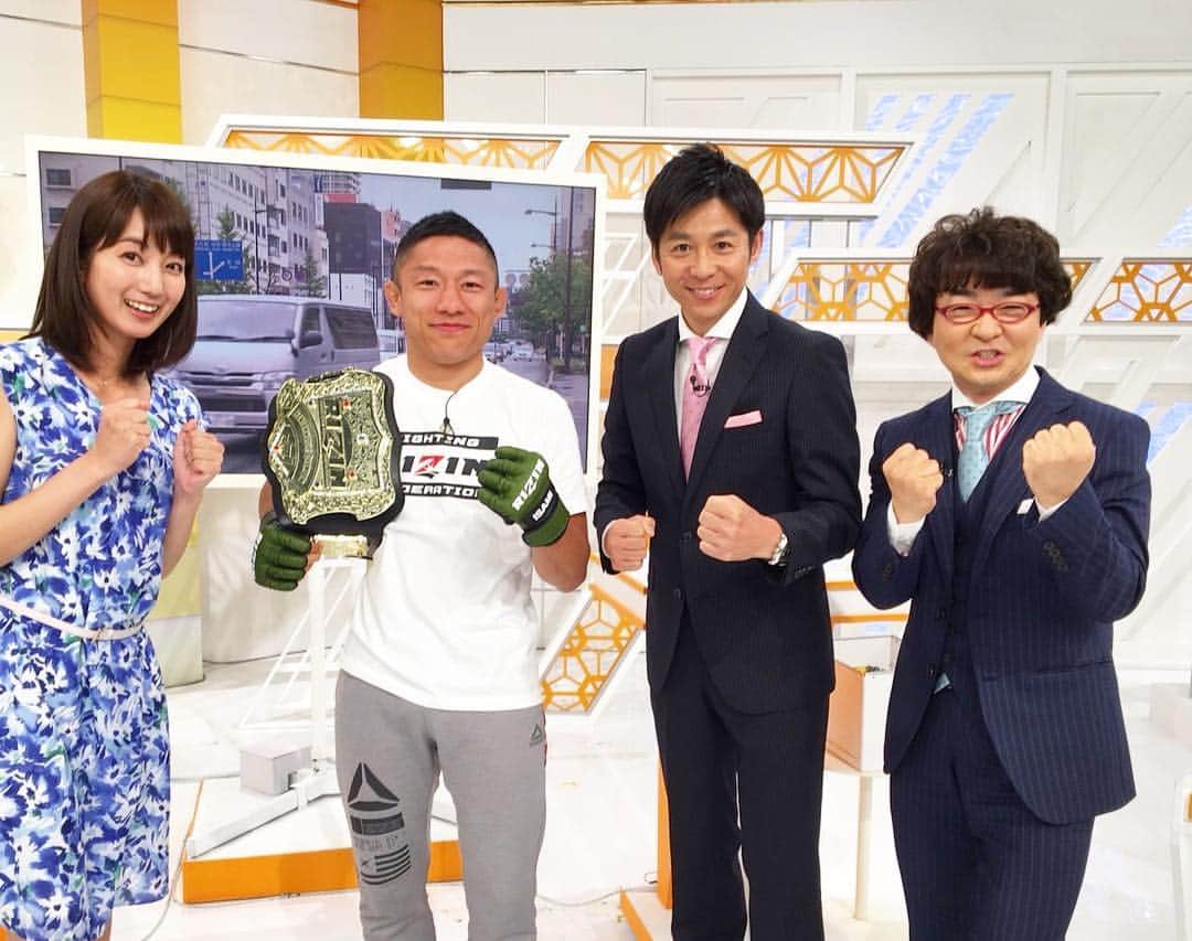 のインスタグラム：「先週、番組に昨年末のRIZINバンタム級王者の#堀口恭司 さんが来てくれました！間近で見たパンチ、音が重たくてすごかった…会場には行けませんが、今夜19時57分からの#RIZIN.10 観なくては✨ #ももち浜s特報ライブ  #山口喜久一郎 アナ #本村健太郎 さん #マリンメッセ福岡」