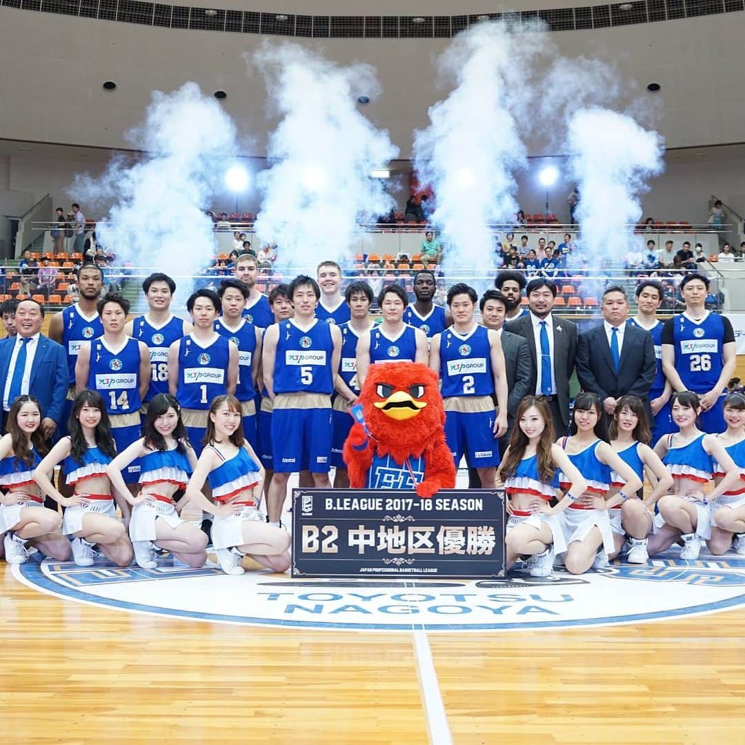 川辺泰三のインスタグラム：「勝ったどぉぉぁぉぁぁあおーーーーー！激戦中地区優勝！！！！！皆さんのおかげです！有難うございます！後、あと少しまた力下さい！！宜しくお願いします(^_^) よし、こっからまた準備準備♪ ps 写真ファンの方の頂きました！ すいません！ # FE名古屋 #地区優勝」