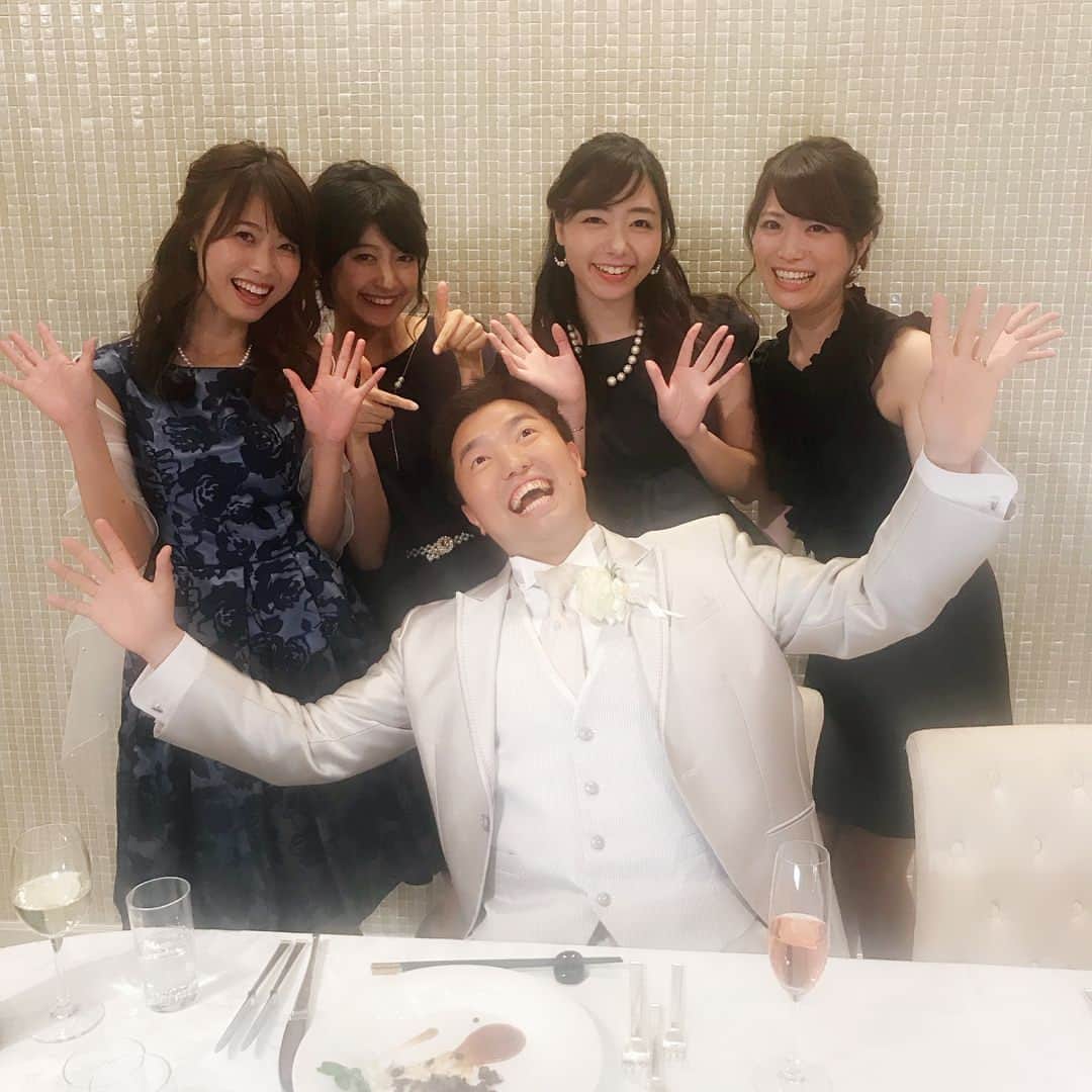 西澤由夏さんのインスタグラム写真 - (西澤由夏Instagram)「阿礼、結婚おめでとう🤵👰 ちぃちゃんのドレス姿、本当に切実に綺麗だった…✨ 「笑いとパーティで溢れる家庭」阿礼らしいな笑笑 #結婚式 #アニヴェルセル」5月6日 18時33分 - yknszw