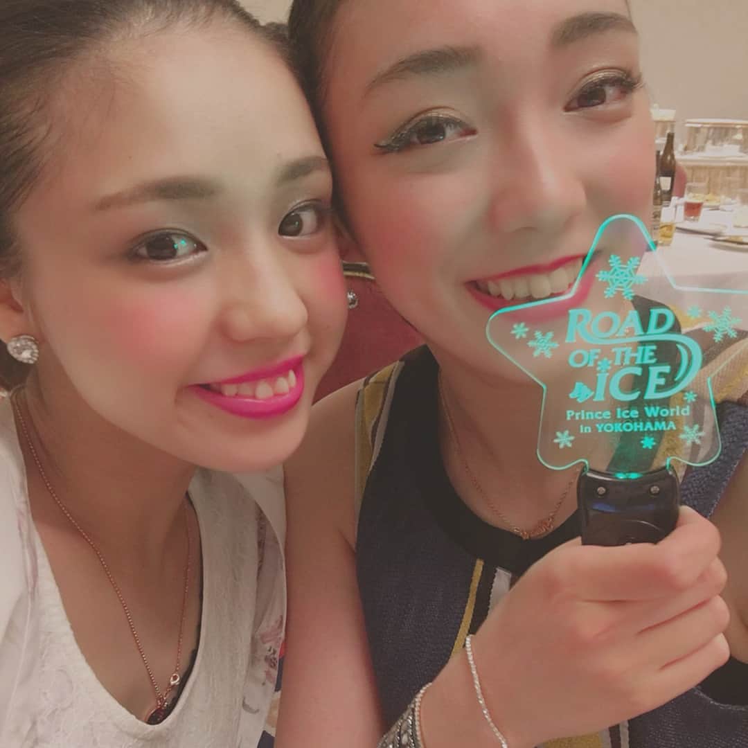 本郷理華のインスタグラム：「なあちゃんとこうして同じショーに出させてもらえて嬉しい😆✨❤️ 高校入る前から既に仲良しそして高校同じになってから更に仲良しになり今でも仲良し大好き小山パイセン☄️❤️🔥 プリンス八戸公演も頑張りますのでよろしくお願いします😊 . .  白目できとらんしただ天井見とるだけになっとるからちゃんと練習しといてね😅」