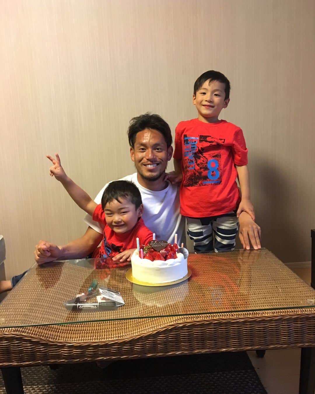 のインスタグラム：「誕生日 お祝いしてもらいました！！ #誕生日#happybirthday #32歳」