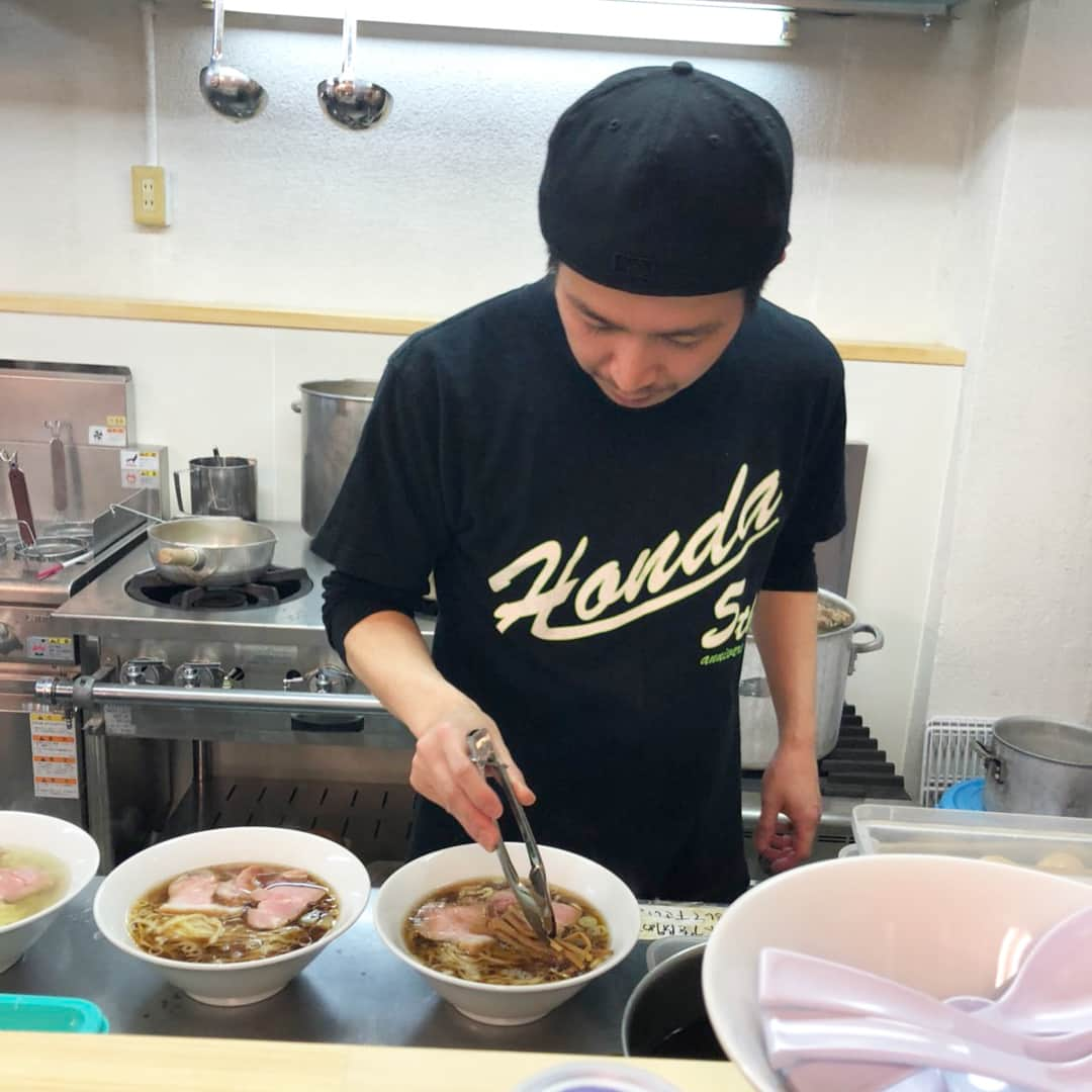 河中あいさんのインスタグラム写真 - (河中あいInstagram)「らぁ麺はんにゃ、昨日オープンしました🍜 弟くん頑張ってますので岡山にお立ち寄りの際は是非♡ 🍥 岡山県岡山市北区野田屋町1丁目3-3 岡ビル内(岡山駅からすぐです🚅) #岡山#らぁ麺はんにゃ #次長課長河本 さん #千鳥ノブ さん#岡山出身」5月6日 19時27分 - aikawanaka_