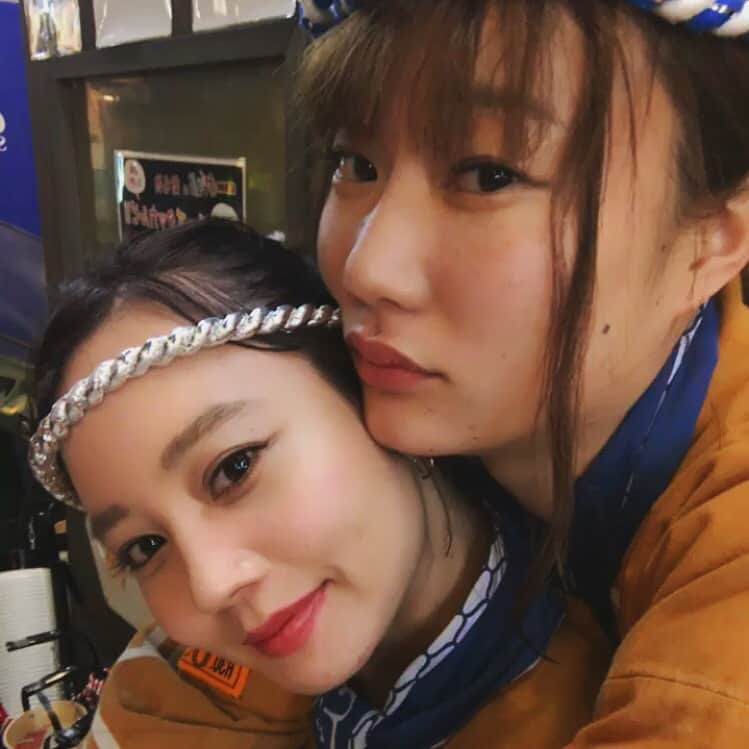 NANAMIさんのインスタグラム写真 - (NANAMIInstagram)「今年も浜松まつり本当に最高でした♡ AMIちゃんAYAちゃん鈴木家の皆様、元目町の皆様、いつも本当にありがとうございます🙏💕 おかげさまで今年もすごく楽しいGWになりました♡ いつも優しくて温かい元目町の方たちがほんとに大好きです！！ . 久々のお友達に会えたし充実だ〜☺️ きっと1年で1番お酒を飲む2日間（笑）日本酒をあんなに飲むことないけどなんか浜松まつりだと飲めちゃう不思議☺︎ 今、早速やいそーロスして寂しいよ〜😞 東京でもまたみんなすぐ会おうね〜💕 ちなみに昨晩の夢はラッパをひたすら特訓してる夢でした📯（笑） 来年には吹けてるかな〜 #浜松まつり #GW #namnana #なんなな旅行」5月6日 20時04分 - nanami023