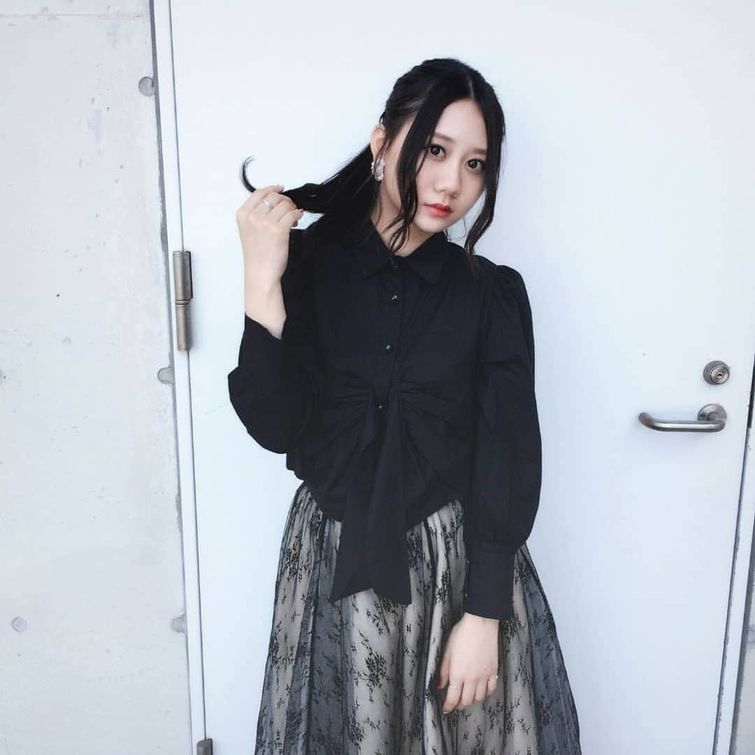 古畑奈和さんのインスタグラム写真 - (古畑奈和Instagram)「今日の私服です🥀  tops #5five skirt #アネモネ earrings #nity shoes #ナルシスjapan」5月6日 22時07分 - nao_furuhata