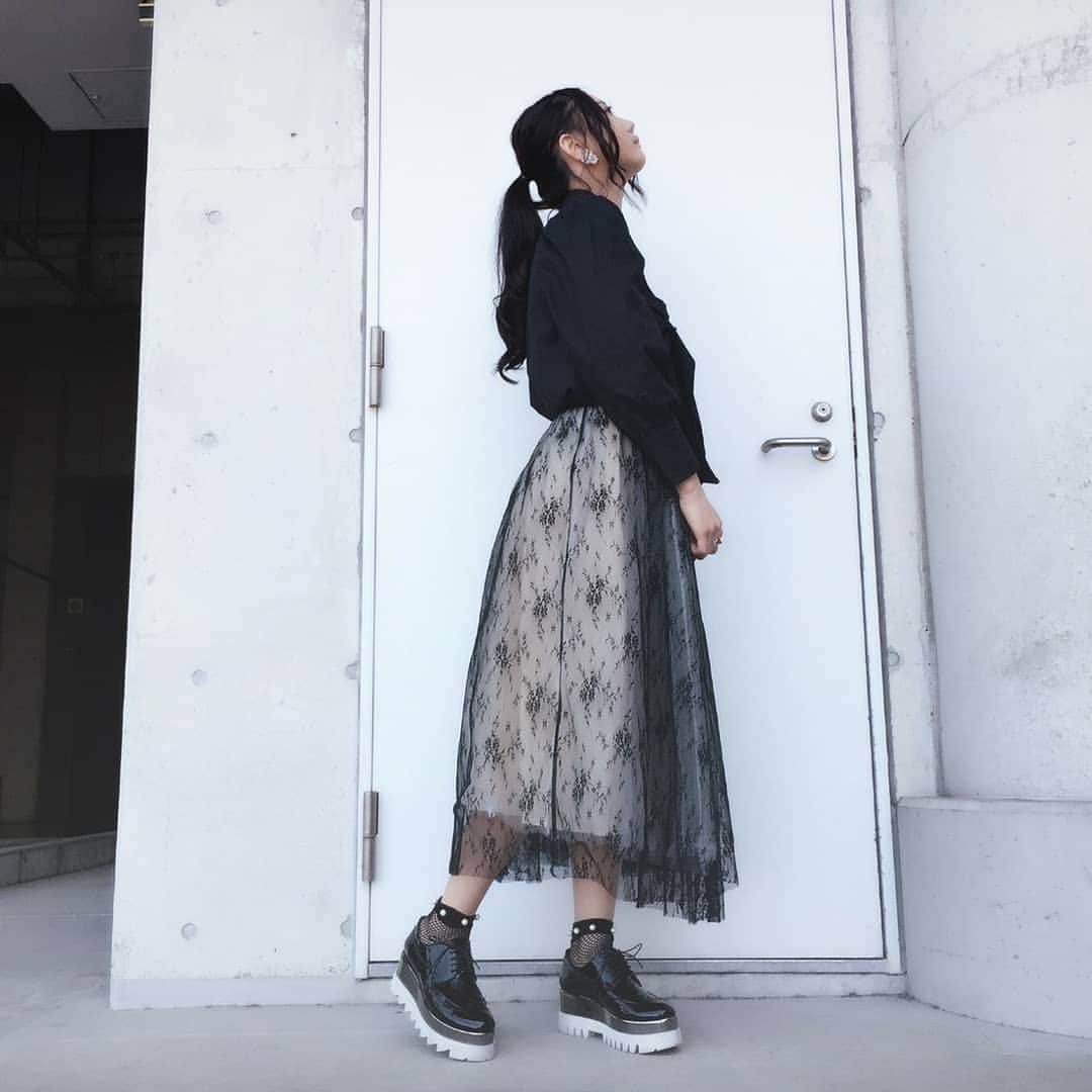 古畑奈和さんのインスタグラム写真 - (古畑奈和Instagram)「今日の私服です🥀  tops #5five skirt #アネモネ earrings #nity shoes #ナルシスjapan」5月6日 22時07分 - nao_furuhata