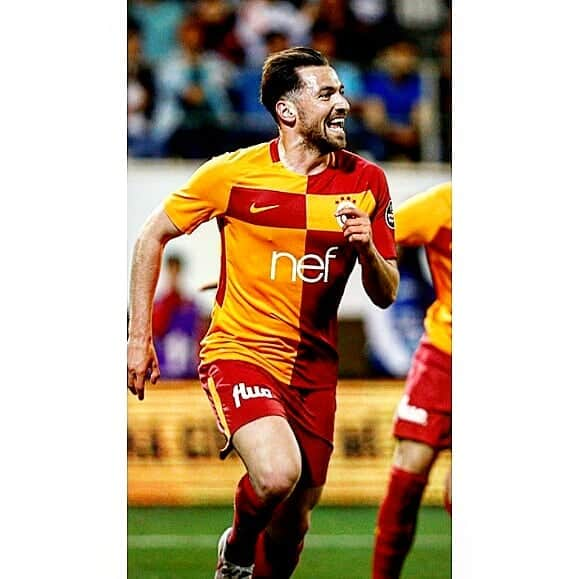 シナン・ギュミュシュさんのインスタグラム写真 - (シナン・ギュミュシュInstagram)「Konsantrasyon! Son 270 dakika!👊#galatasaray #sinangümüş」5月6日 22時41分 - sinanguemues18