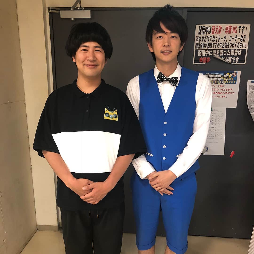 きょんさんのインスタグラム写真 - (きょんInstagram)「本日もろもろきてくれた方崇拝ーー！ この衣装あげようかな。 なんでも似合うなー。 この人は。 こういう落ち着いた芸人になりたかったんだよな。。 #コマンダンテ #石井さん #ラフレクラン #きょん」5月6日 23時16分 - kyon_cotton