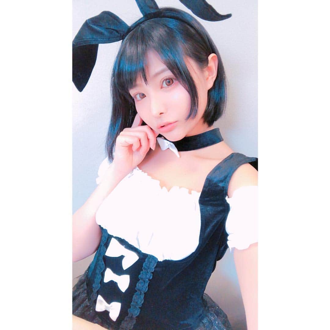 のインスタグラム：「お久しぶりです(´・ω・｀) . ららぴ生きてますよ〜！元気ですよ〜！ . ららのこと忘れてませんかぁああああああああああああ( ˙-˙ )？ . #バニーガール #コスプレ」