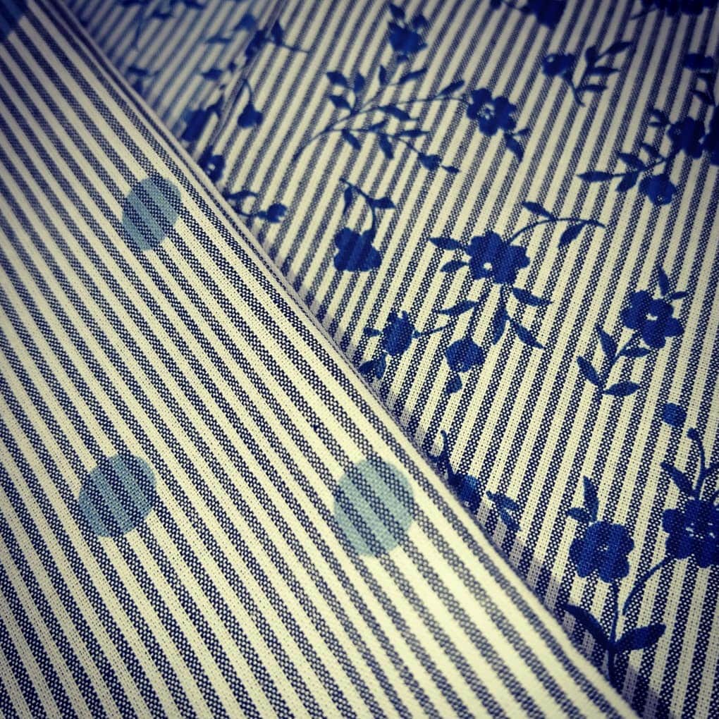 KOKKAのインスタグラム：「Dots / Flowers monochrome printed on the cotton yarn dyed stripe fabric  dots: NV-51040-41 6 colorways  flowers: NV-51040-42 3 colorways --- #kokka #fashion #textile #japanesefabric #kokkafabric #stripes #dots #flower #apparel #cool #kawaii #handmade #sewing #quilt #コッカ#ファッション #テキスタイル #生地 #ドット #ストライプ #花柄 #カジュアル #手作り #ハンドメイド」