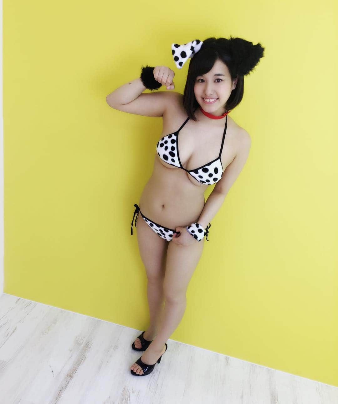 小山玲奈さんのインスタグラム写真 - (小山玲奈Instagram)「ペットにして下さい🐶💖 #グラドル#グラビア #小山玲奈 #水着 #コスプレ #犬 #ダルメシアン #撮影会で評判がよかった #swimwear#bikini#japan#girl#dog」5月7日 12時01分 - reina_koyama_official